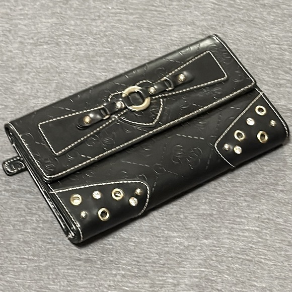 GUESS wallet - embossed Gs, snap closure, outer zipper - Picture 1 of 7